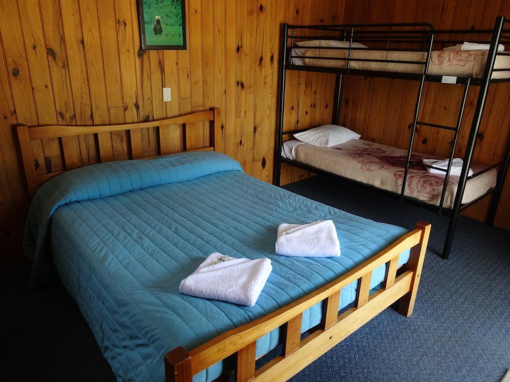 Ninety Mile Beach Holiday Park Waipapakauri Room photo