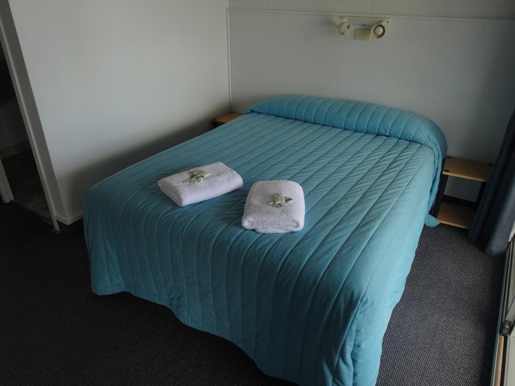 Ninety Mile Beach Holiday Park Waipapakauri Room photo
