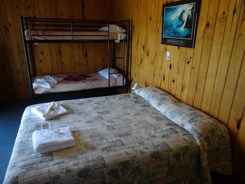 Ninety Mile Beach Holiday Park Waipapakauri Room photo