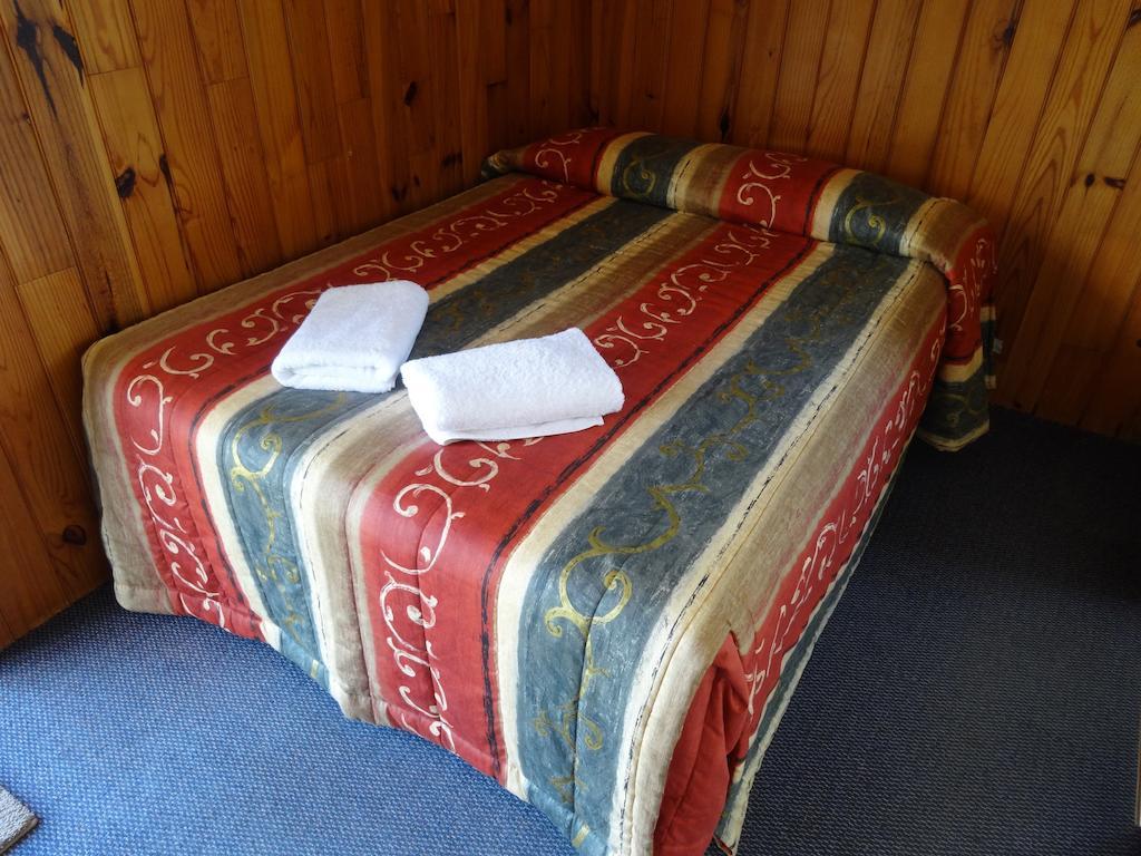 Ninety Mile Beach Holiday Park Waipapakauri Room photo