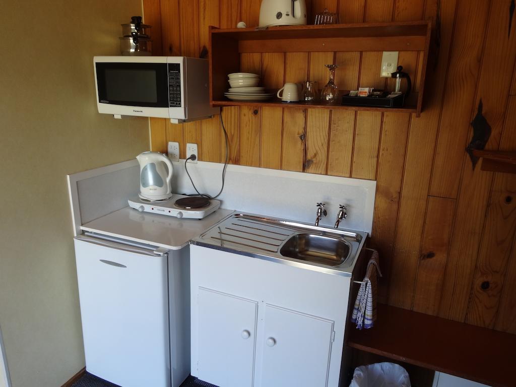 Ninety Mile Beach Holiday Park Waipapakauri Room photo